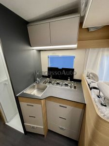 Adria Matrix 670 SC letto nautico Camper Sardegna (12)