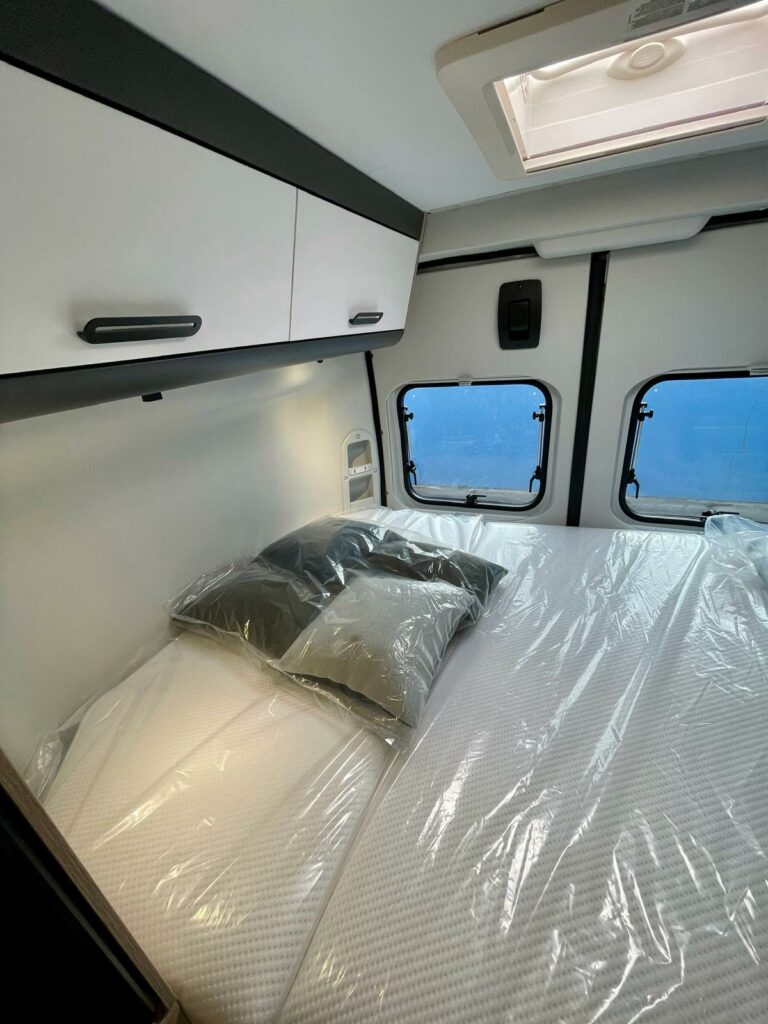 CAMPER VAN SUN LIVING V 60 SP TENT TOP IN VENDITA DA TRAPASSOAUTO IN SARDEGNA (24)