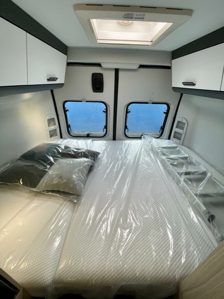 CAMPER VAN SUN LIVING V 60 SP TENT TOP IN VENDITA DA TRAPASSOAUTO IN SARDEGNA (25)