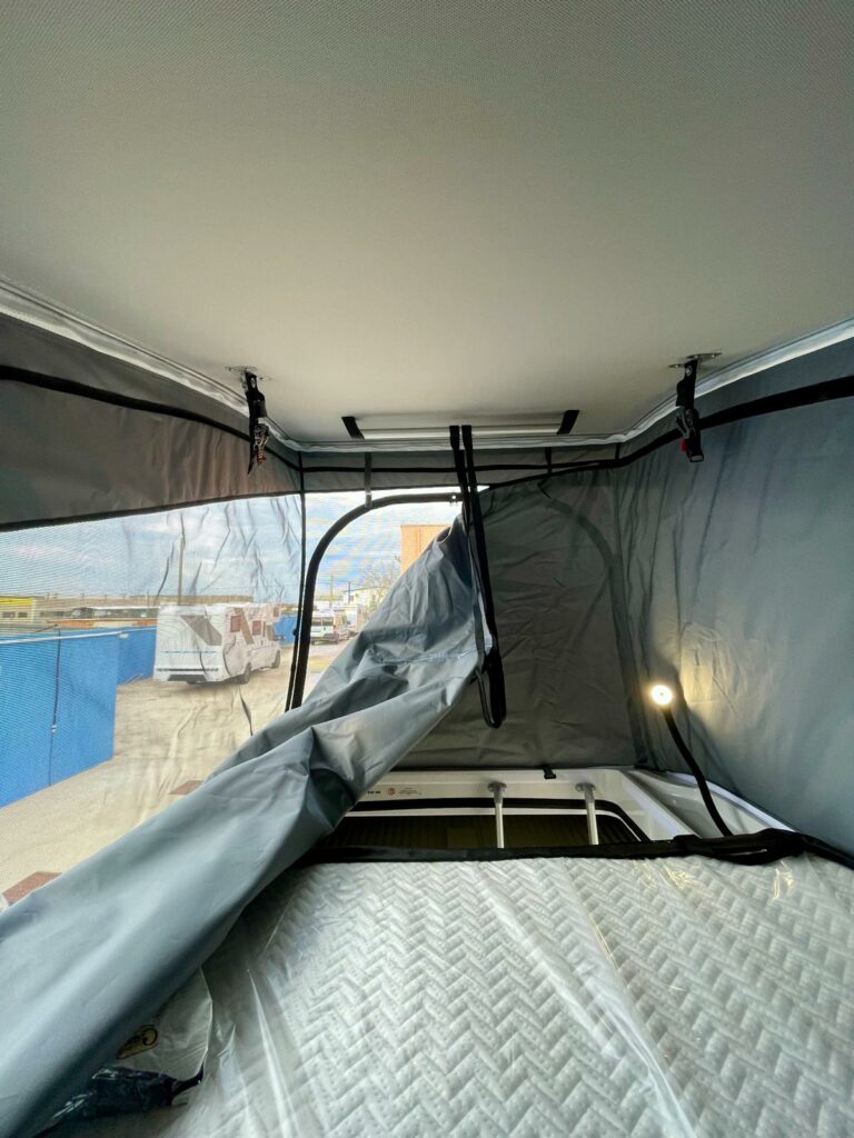 CAMPER VAN SUN LIVING V 60 SP TENT TOP IN VENDITA DA TRAPASSOAUTO IN SARDEGNA (47)