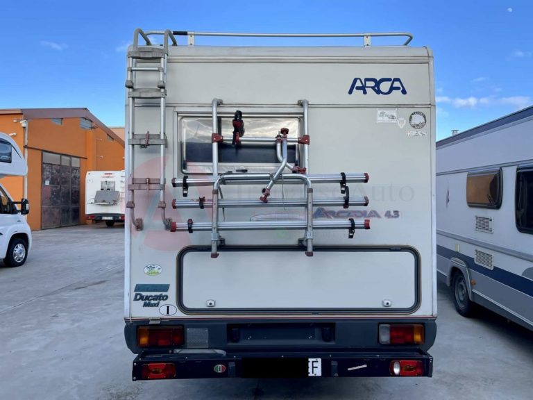 Camper usato Sardegna Arca Arcadia 4.3 in vendita da TrapassoAuto (4)
