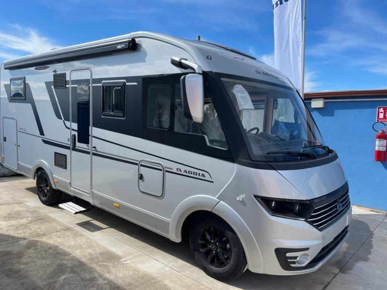 Adria Sonic Supreme 700 DC Camper Sardegna motorhome . (4)