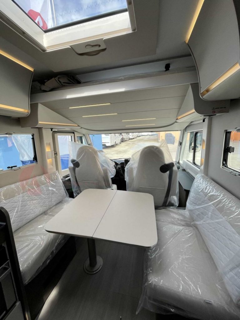 Adria Sonic Supreme 700 DC Camper Sardegna motorhome (28)