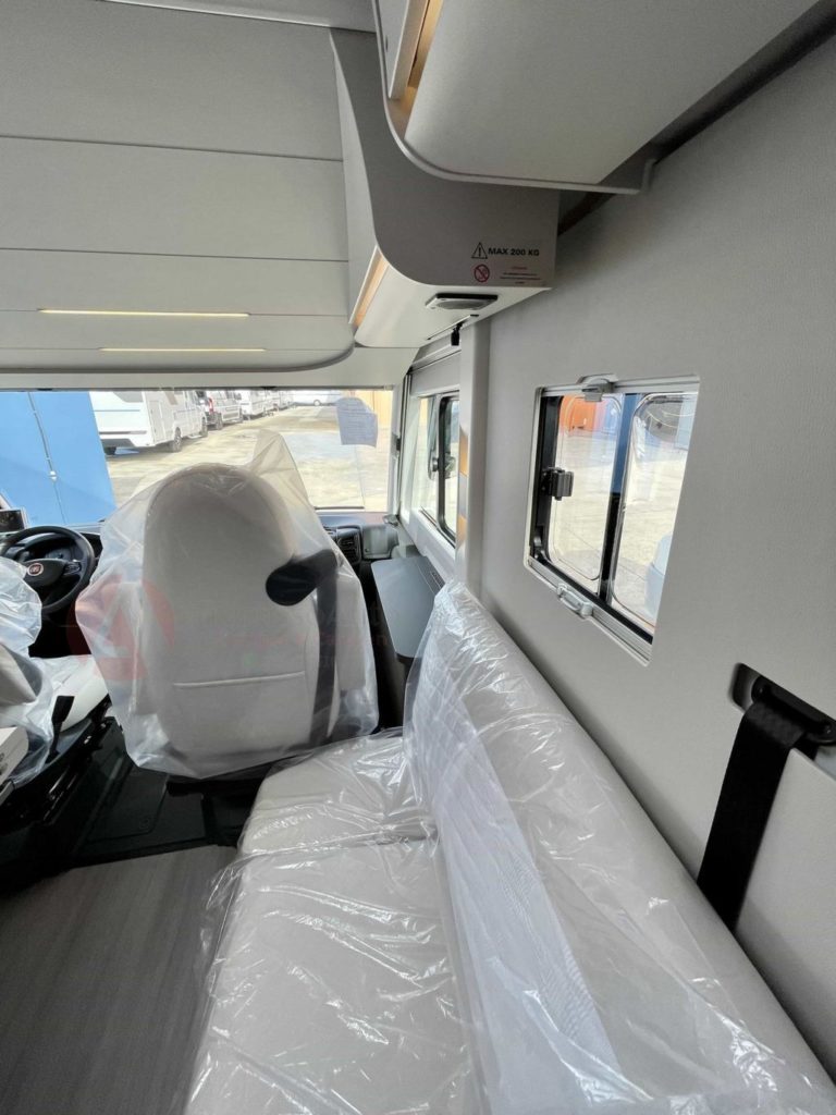 Adria Sonic Supreme 700 DC Camper Sardegna motorhome (38)