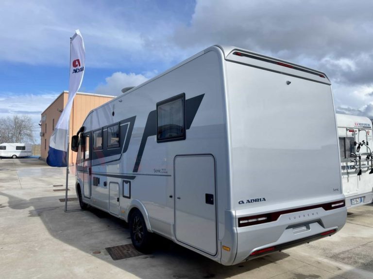 Adria Sonic Supreme 700 DC Camper Sardegna motorhome (8)