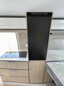 Adria Twin Plus 600 SPB 6 (7)