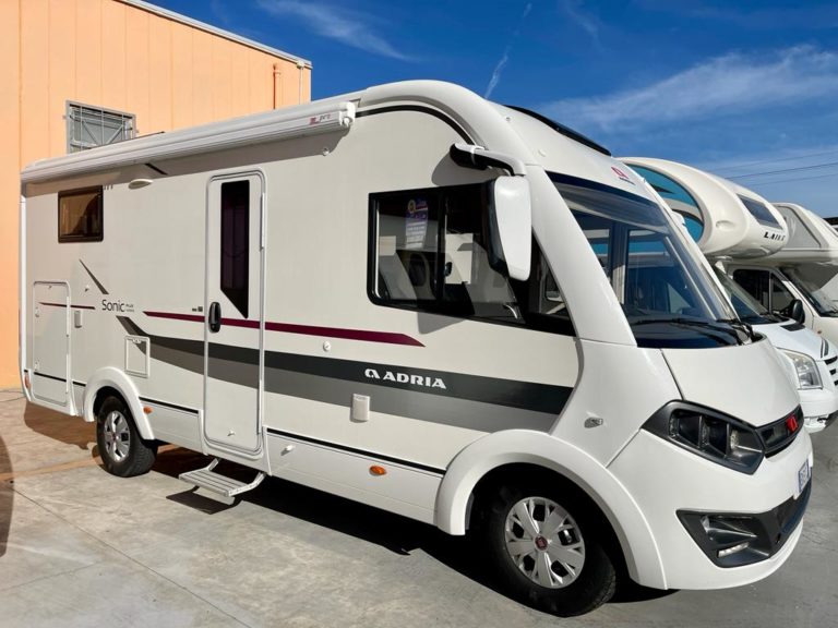 Camper motorhome usato Sardegna Adria Sonic Plus 600 SL con letti gemelli (53)