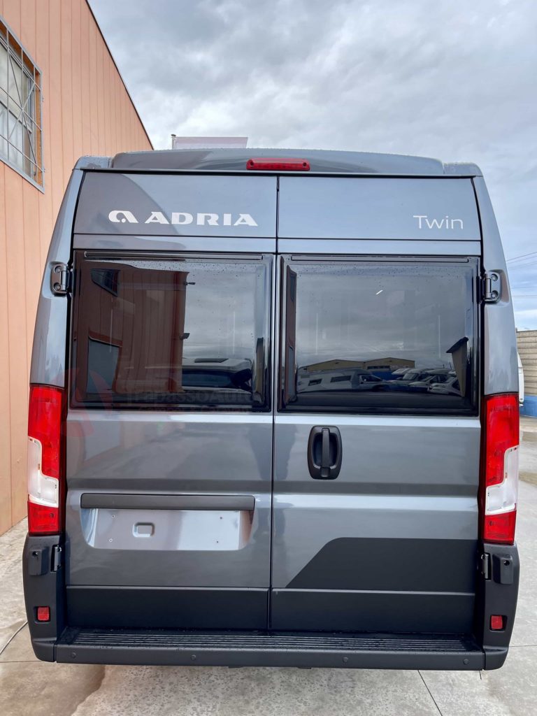 camper sardegna Van furgonato ADRIA TWIN PLUS 640 SGX . (13)