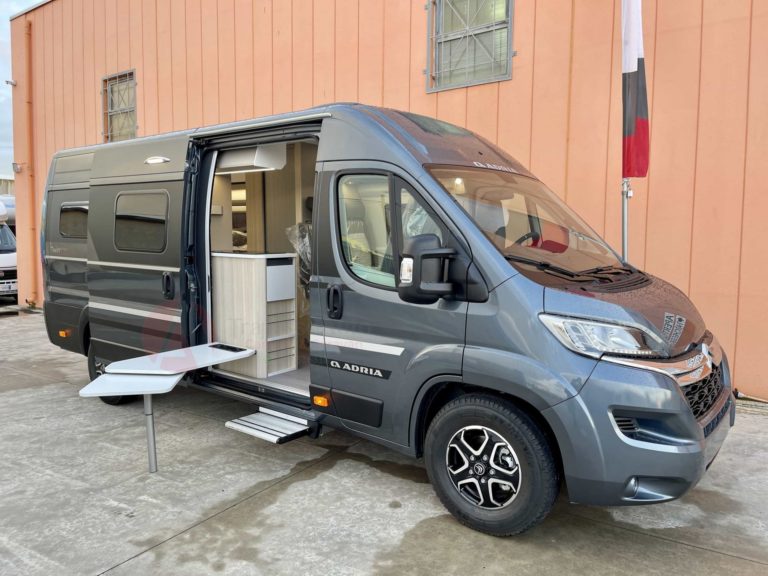 camper sardegna Van furgonato ADRIA TWIN PLUS 640 SGX . (80)