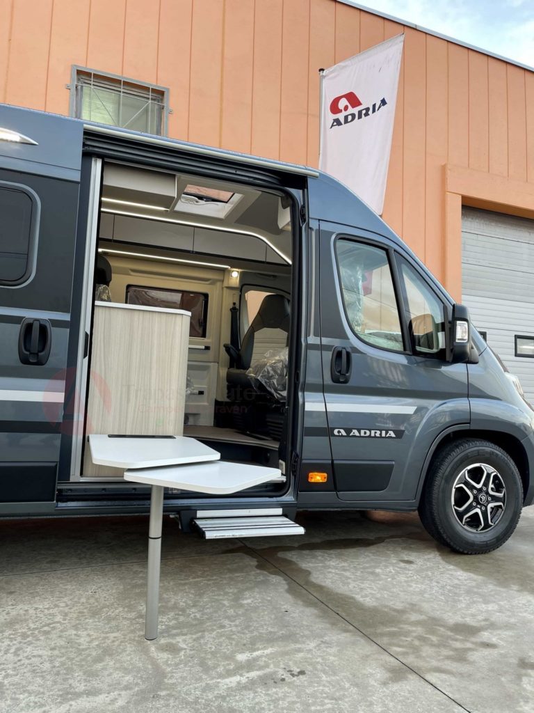 camper sardegna Van furgonato ADRIA TWIN PLUS 640 SGX . (83)