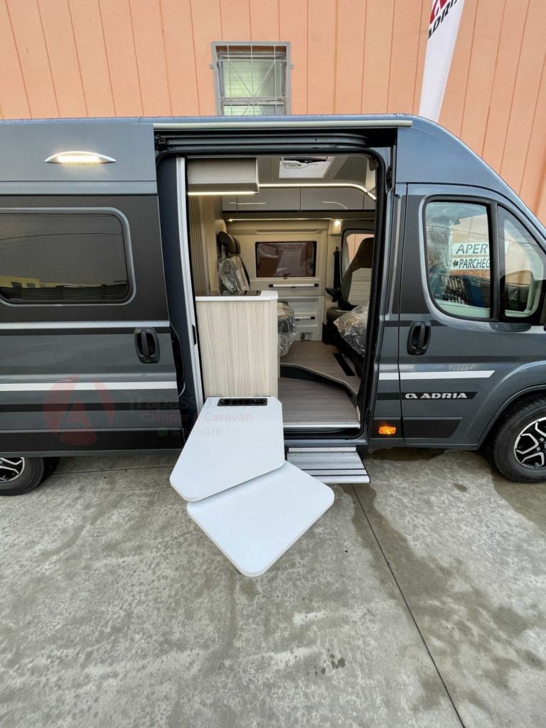 camper sardegna Van furgonato ADRIA TWIN PLUS 640 SGX . (85)