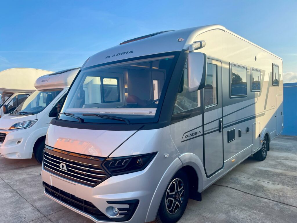 Adria Sonic Supreme 700 SL In vednita TrapassoAuto Motorhome Sardegna (1)