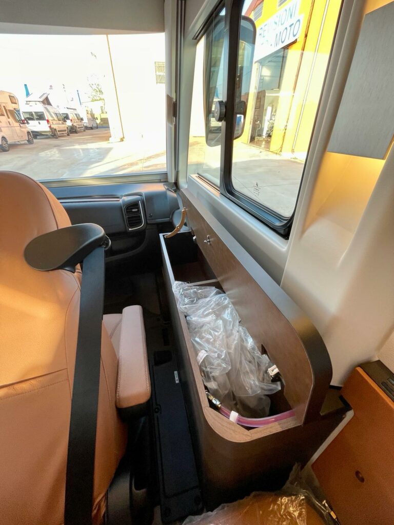 Adria Sonic Supreme 700 SL In vednita TrapassoAuto Motorhome Sardegna (78)