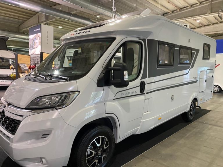 Camper semintegrale compatto Adria COmpact DL Sardegna (1)