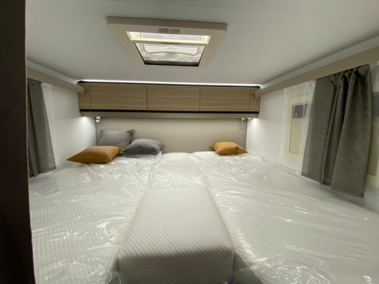 Camper semintegrale compatto Adria COmpact DL Sardegna (15)