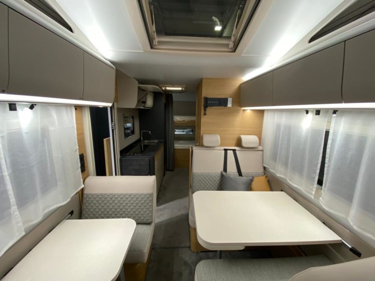 camper mansardato Adria Coral Axess 650 DK (8)