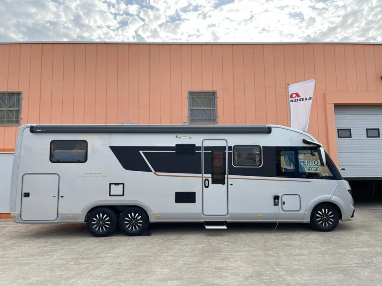 MOTORHOME LUSSO ADRIA SUPERSONIC 890 LC SARDEGNA TRAPASSOAUTO (6)