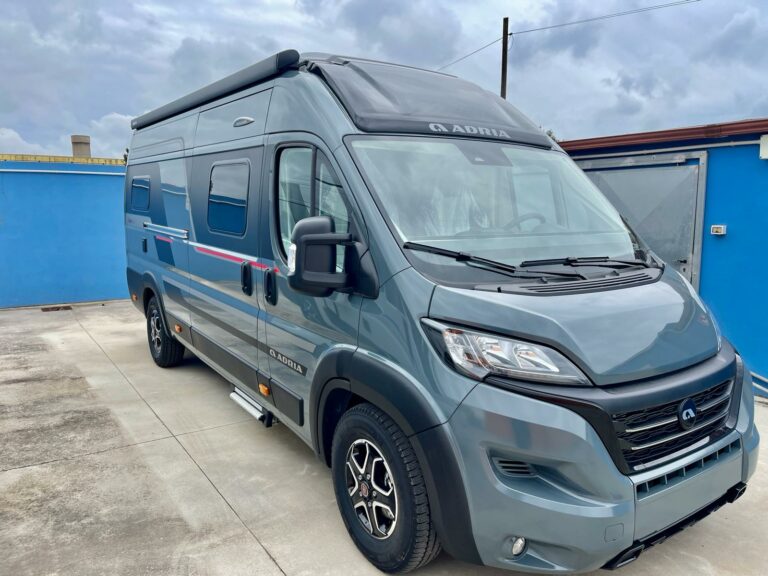 Camper van Adria Twin Sports 640 SgX con tetto a soffietto in vendita da TrapassoAuto (13)