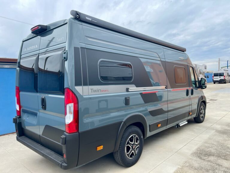 Camper van Adria Twin Sports 640 SgX con tetto a soffietto in vendita da TrapassoAuto (2)