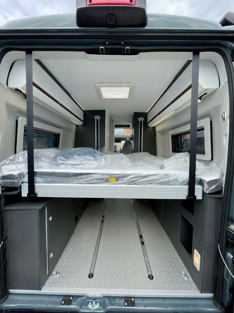Camper van Adria Twin Sports 640 SgX con tetto a soffietto in vendita da TrapassoAuto (36)