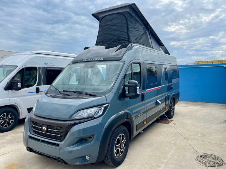 Camper van Adria Twin Sports 640 SgX con tetto a soffietto in vendita da TrapassoAuto (48)