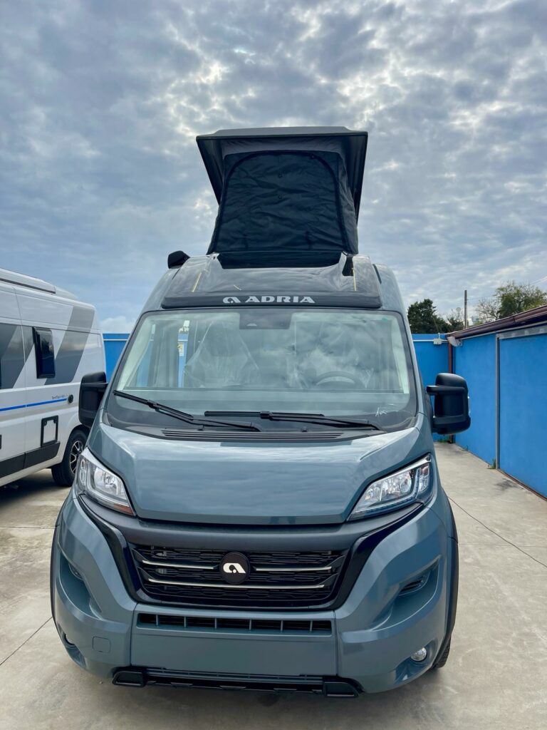 Camper van Adria Twin Sports 640 SgX con tetto a soffietto in vendita da TrapassoAuto (49)