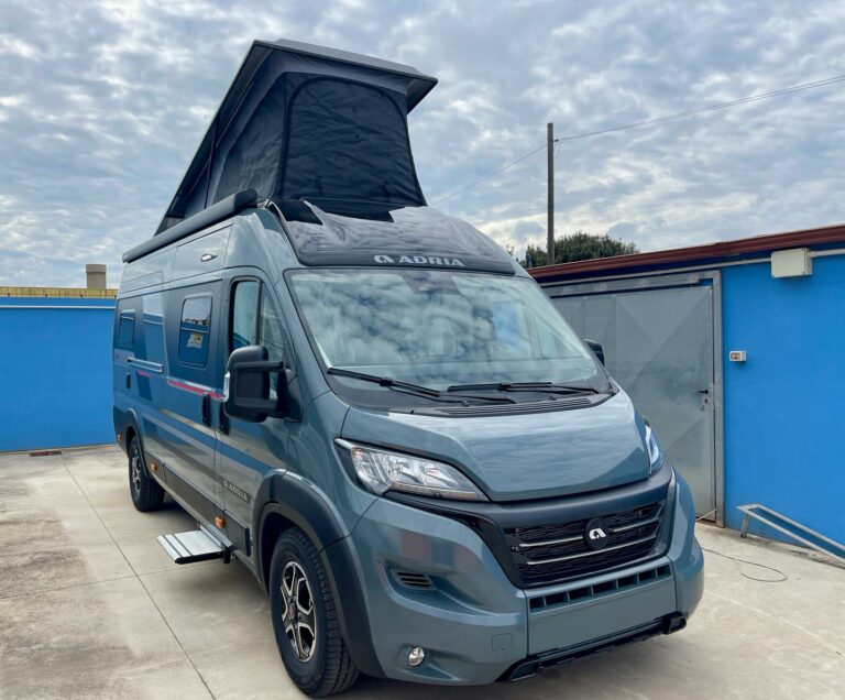 Camper van Adria Twin Sports 640 SgX con tetto a soffietto in vendita da TrapassoAuto (52)