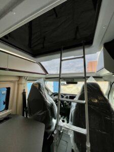 Camper van Adria Twin Sports 640 SgX con tetto a soffietto in vendita da TrapassoAuto (59)