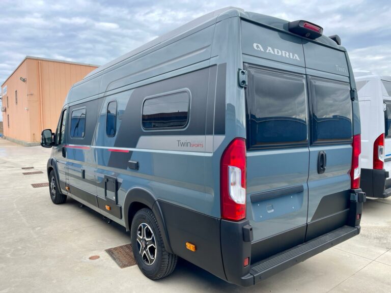 Camper van Adria Twin Sports 640 SgX con tetto a soffietto in vendita da TrapassoAuto (8)