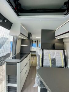 Camper van Adria Twin Sports 640 SgX con tetto a soffietto in vendita da TrapassoAuto (9)