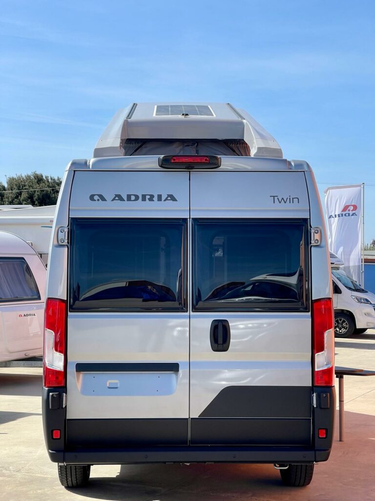 ADRIA TWIN SPORTS 640 SGX 2024 con tetto a soffietto (29)