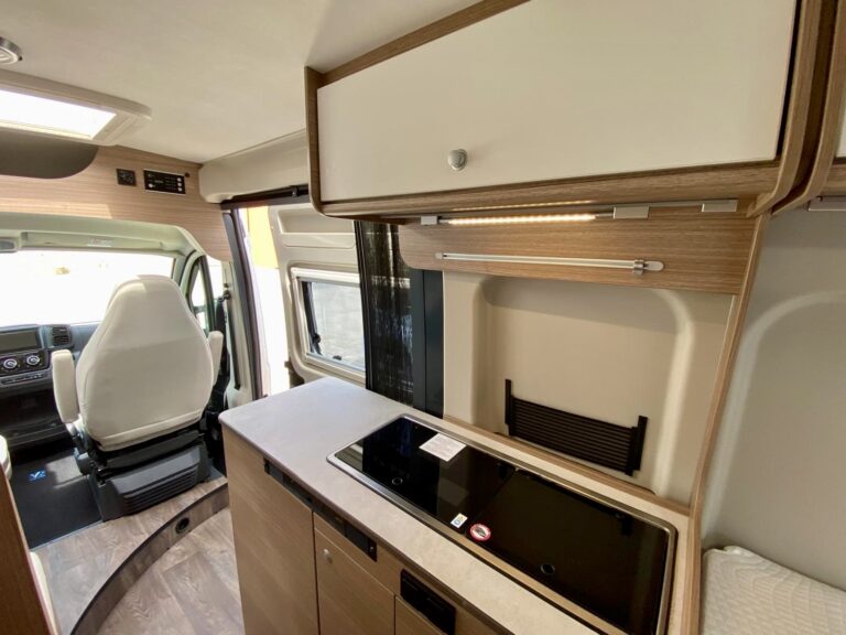 camper usato van furgonato Carado CV 640 12