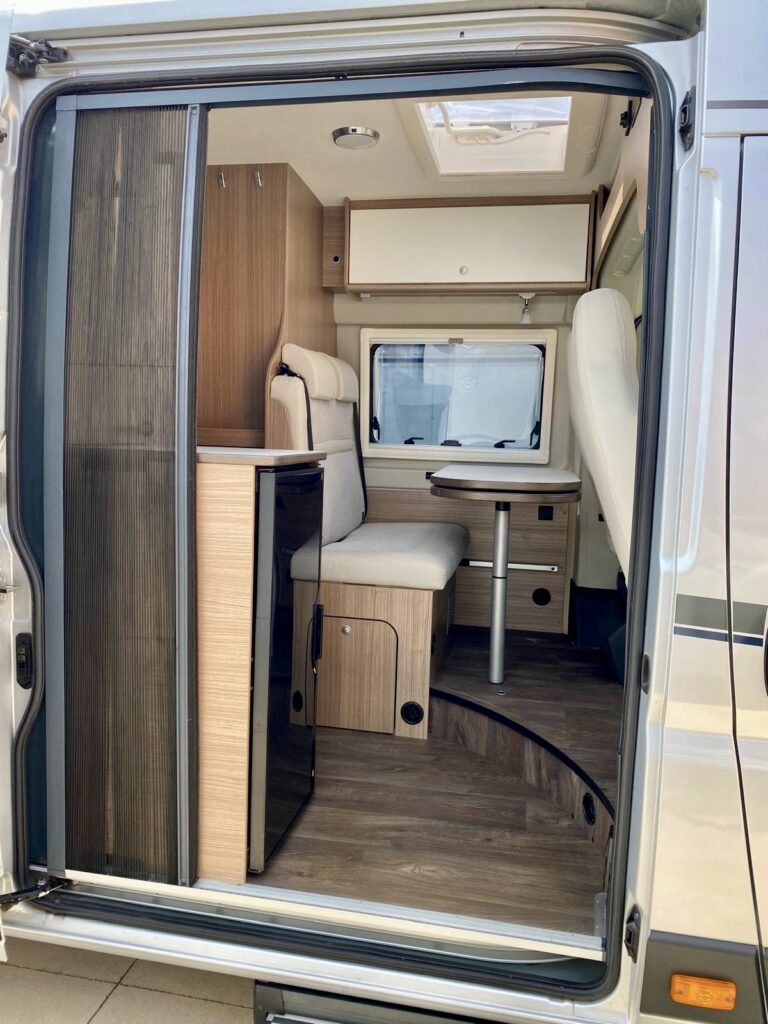 camper usato van furgonato Carado CV 640 14
