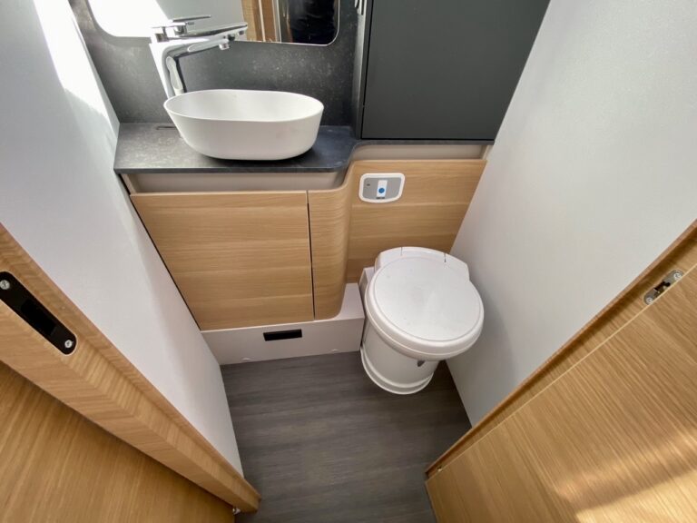 CAMPER ADRIA Sonic Plus 700 DC TrapassoAuto Sardegna10