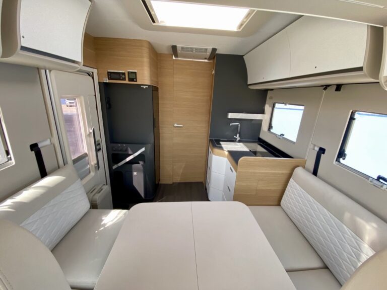 CAMPER ADRIA Sonic Plus 700 DC TrapassoAuto Sardegna16
