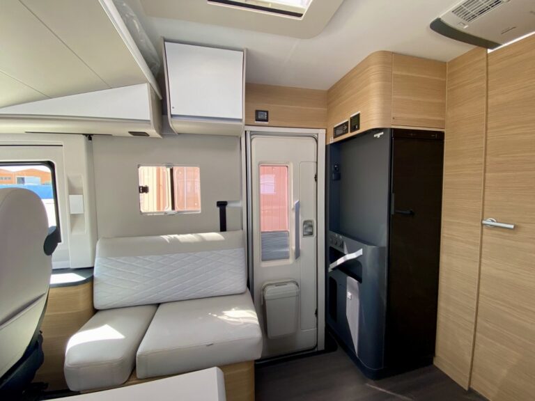 CAMPER ADRIA Sonic Plus 700 DC TrapassoAuto Sardegna5