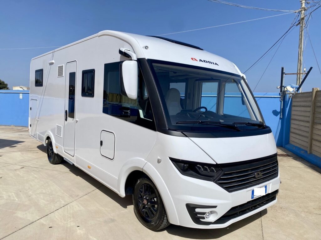 CAMPER ADRIA Sonic Plus 700 DC TrapassoAuto Sardegna7