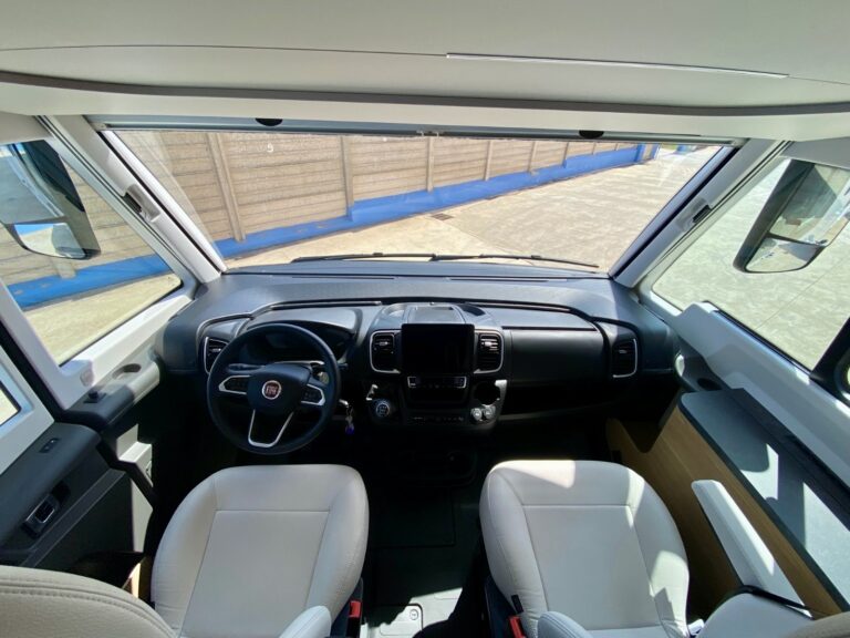 CAMPER ADRIA Sonic Plus 700 DC TrapassoAuto Sardegna9